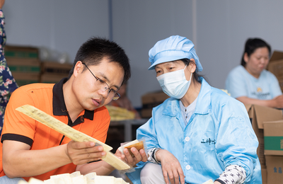 熊文文 大悟县返乡创业新乡贤，以互联网销售助力乡村振兴，当选“中国网事·感动2023”二季度网络感动人物